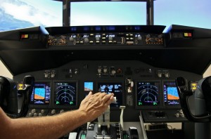 4. Mas nem só de calmaria e vida leve vive Clearwater. Para quem curte roteiros interativos e cheios de ação, o SimCenter Tampa Bay é um centro de simulação de voos que atrai os apaixonados pela aviação. Pode-se pilotar um avião Boeing 737, um F-16 ou um simulador do avião de combate F-35, além de um simulador de carro de corrida de Fórmula 1. É emocionante (mesmo!). (Foto: SimCenter Tampa Bay/Divulgação)
