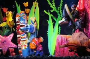 O teatrinho com a turma do Nemo é bem bonitinho; as crianças adoram; eu, como já estava bastante cansado, cochilei (Foto: Eduardo Oliveira)