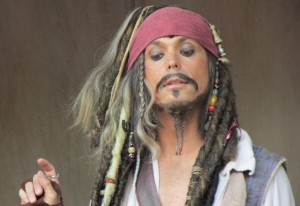 Olha quem nós encontramos por lá: Jack Sparrow! (Foto: Eduardo Oliveira)